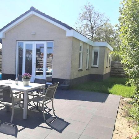 Huisje Britt Met Grote Tuin En Veel Privacy Dirkshorn Dış mekan fotoğraf
