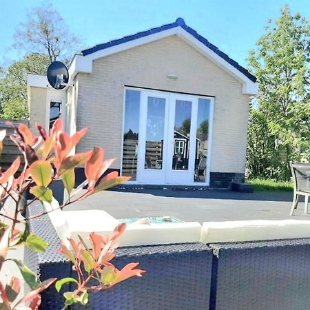 Huisje Britt Met Grote Tuin En Veel Privacy Dirkshorn Dış mekan fotoğraf