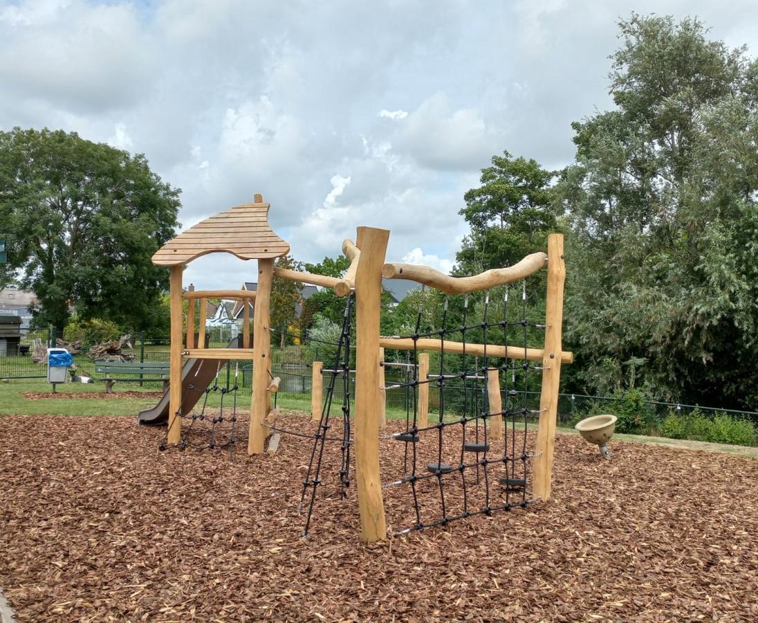 Huisje Britt Met Grote Tuin En Veel Privacy Dirkshorn Dış mekan fotoğraf