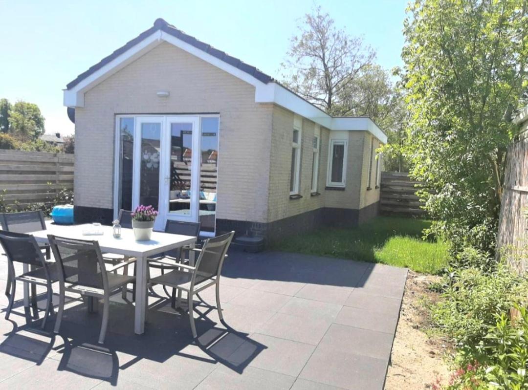 Huisje Britt Met Grote Tuin En Veel Privacy Dirkshorn Dış mekan fotoğraf